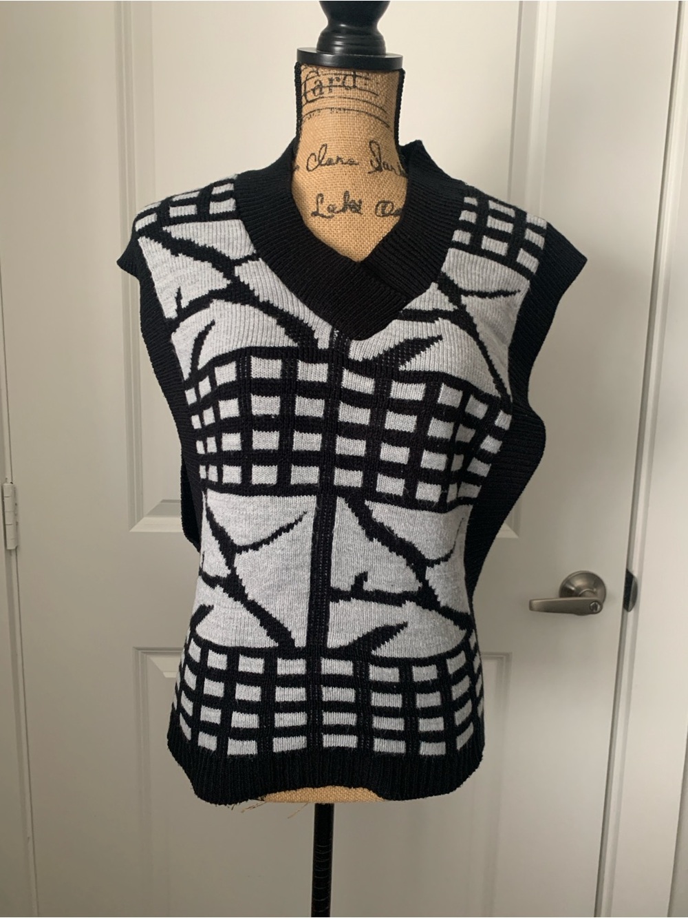 Vintage SWAK Sealed With A Kiss Black & Gray Knit Sweater Vest Size 5